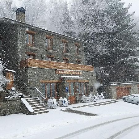Hostal Les Roquetes 케랄브스 외부 사진