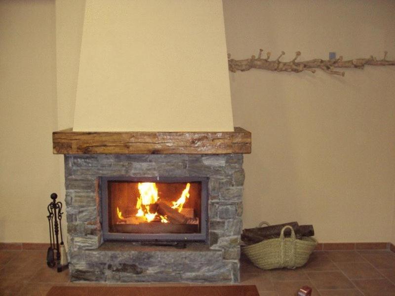 Hostal Les Roquetes 케랄브스 외부 사진