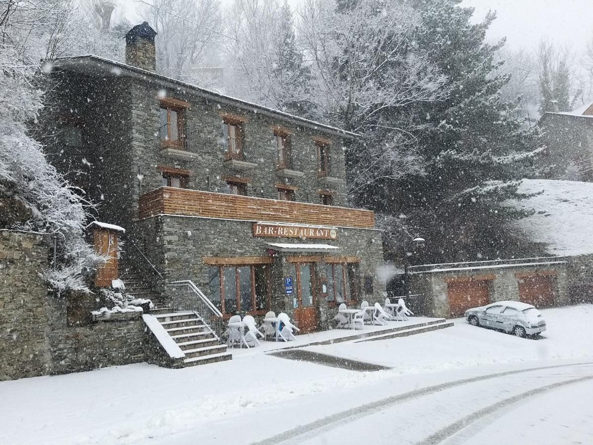 Hostal Les Roquetes 케랄브스 외부 사진
