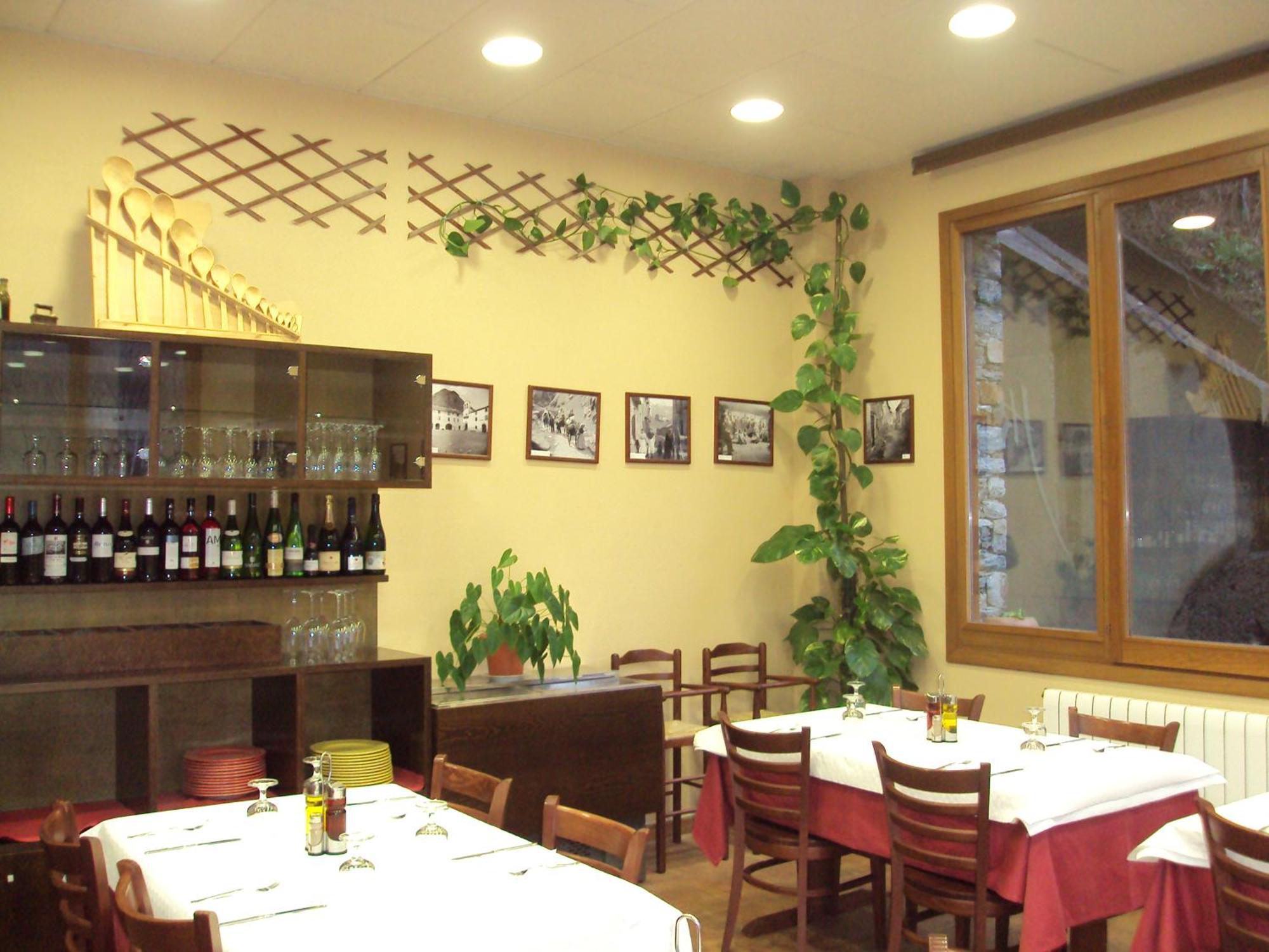 Hostal Les Roquetes 케랄브스 외부 사진