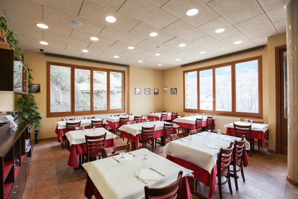 Hostal Les Roquetes 케랄브스 외부 사진
