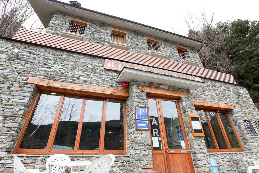 Hostal Les Roquetes 케랄브스 외부 사진