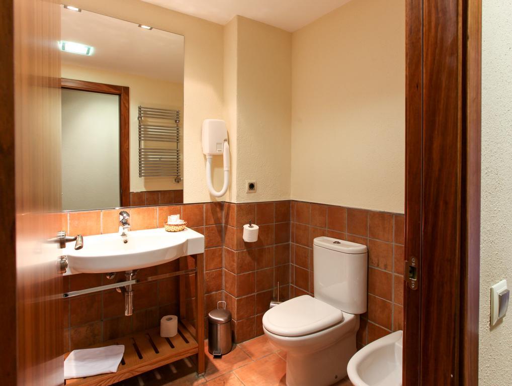 Hostal Les Roquetes 케랄브스 외부 사진