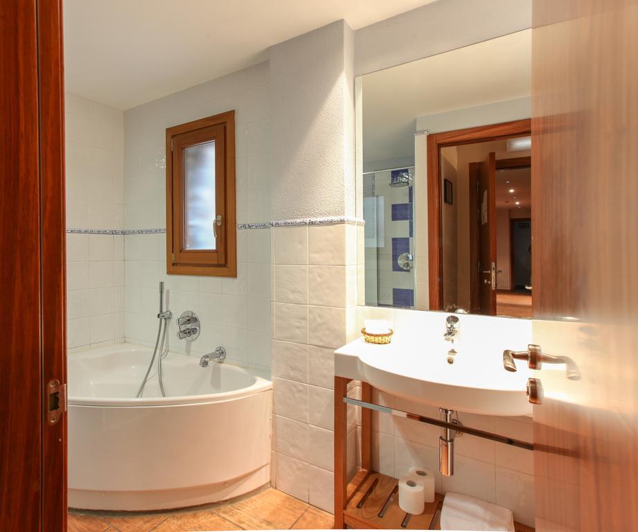 Hostal Les Roquetes 케랄브스 외부 사진