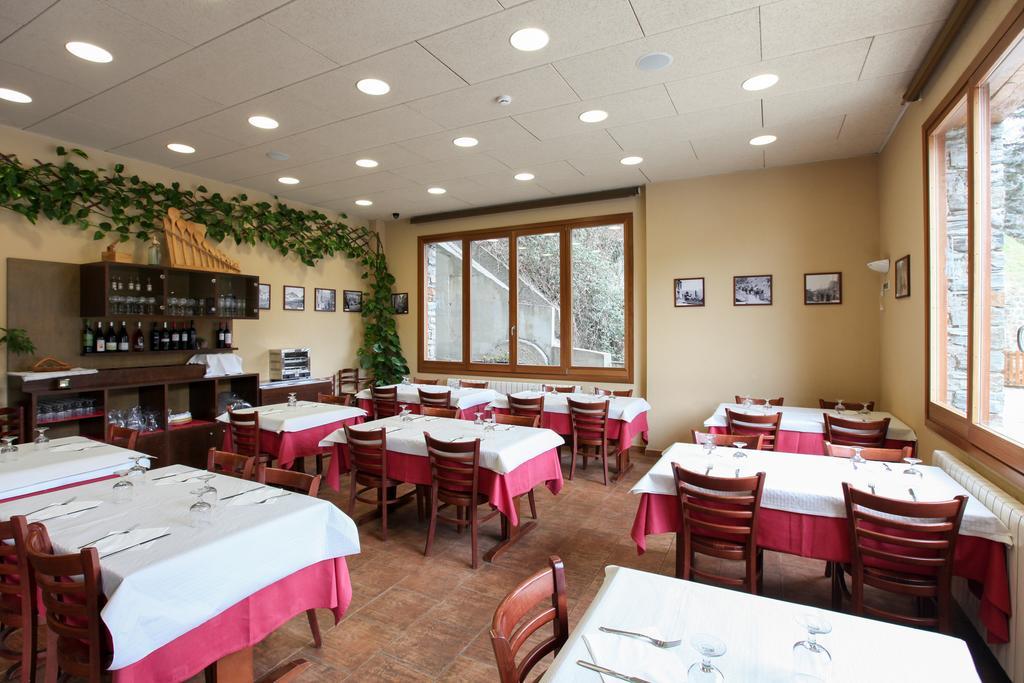 Hostal Les Roquetes 케랄브스 외부 사진