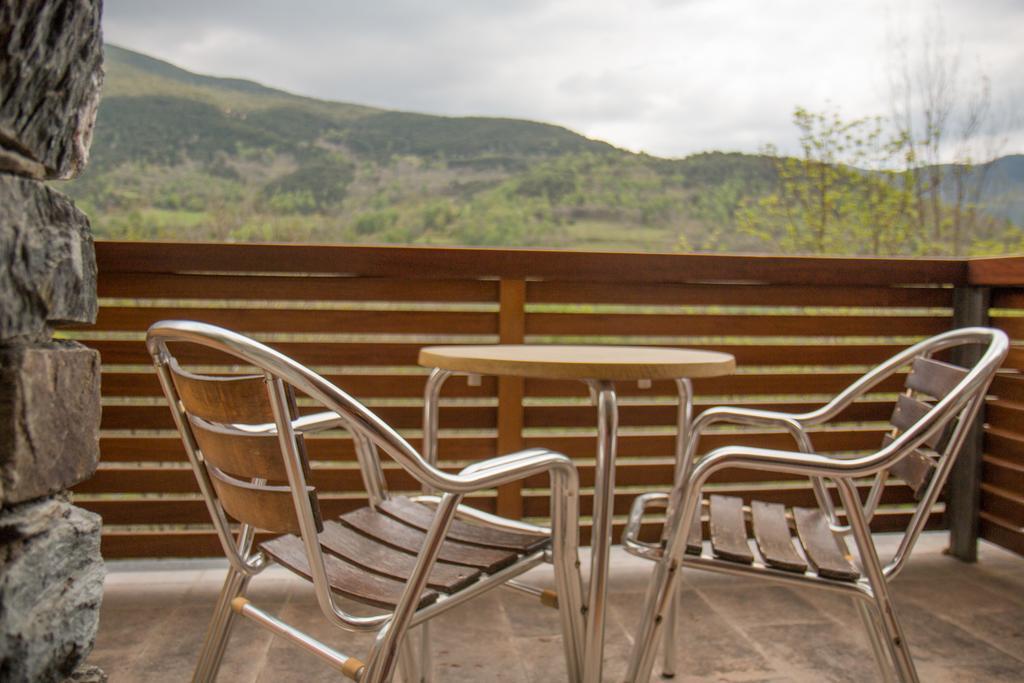 Hostal Les Roquetes 케랄브스 외부 사진