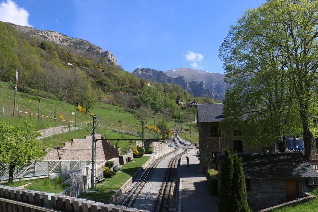 Hostal Les Roquetes 케랄브스 외부 사진