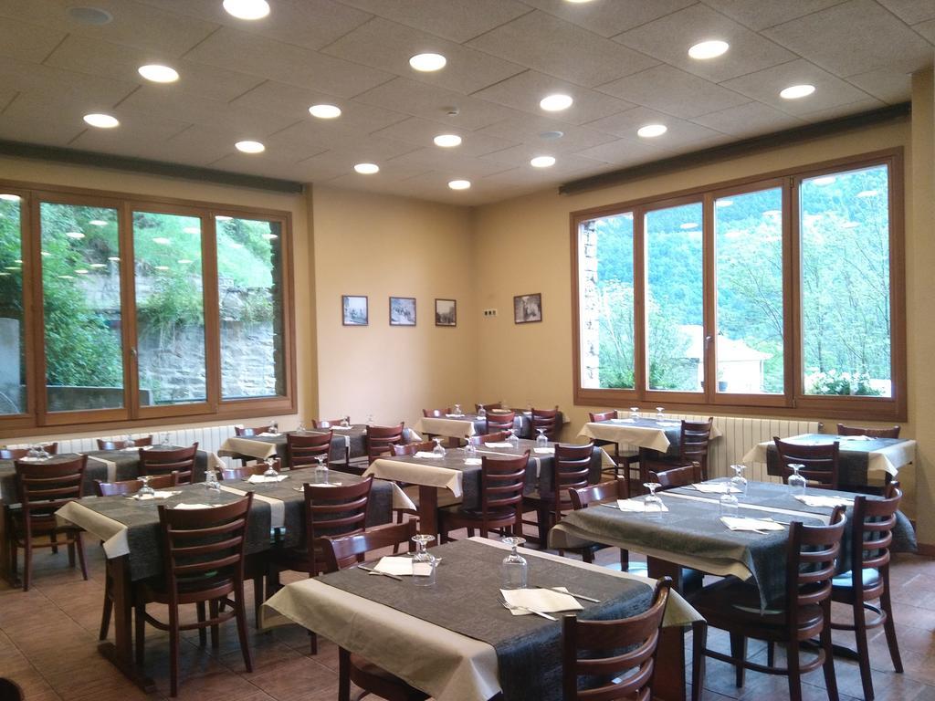 Hostal Les Roquetes 케랄브스 외부 사진